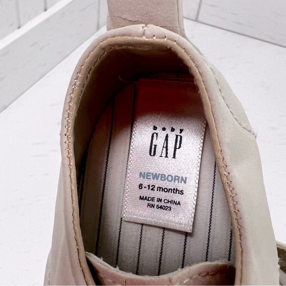 GAP - crib shoes - neutral size 6-12 months - Picture 4 of 9